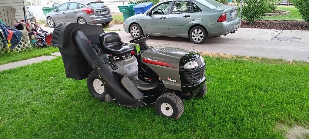 Craftsman LT2000 Riding Lawn Mower