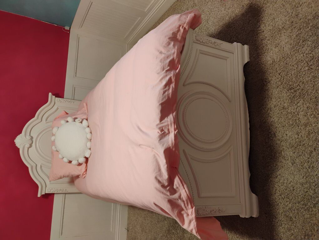 RC Wiley Jessica bed (Mattress not included