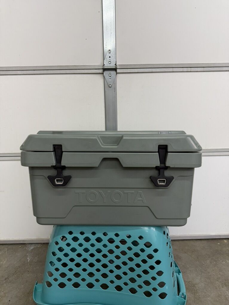 4runner Roto Molded Cooler