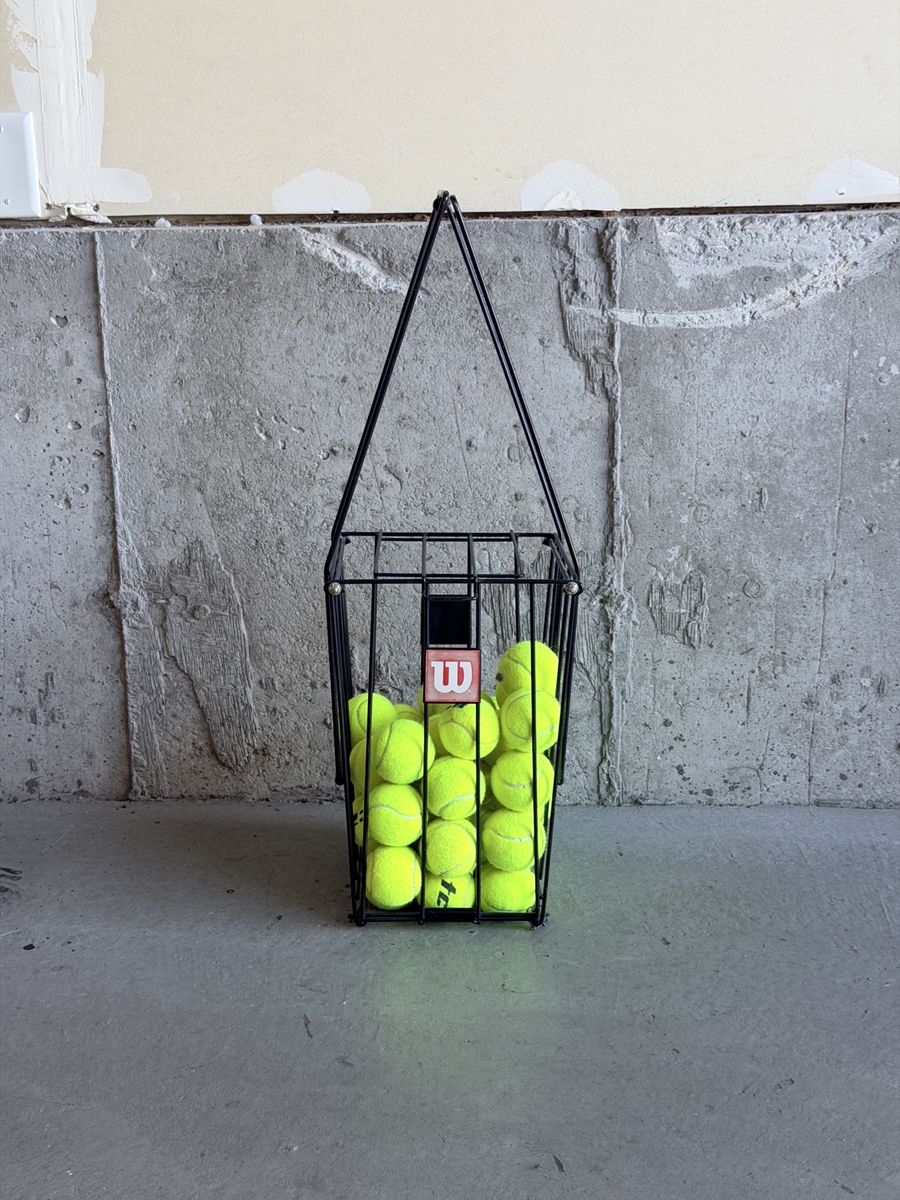 Wilson Tennis Ball Carrier & Balls