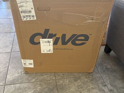 DRIVE MEDICAL LIGHTWEIGHT WHEELCHAIR