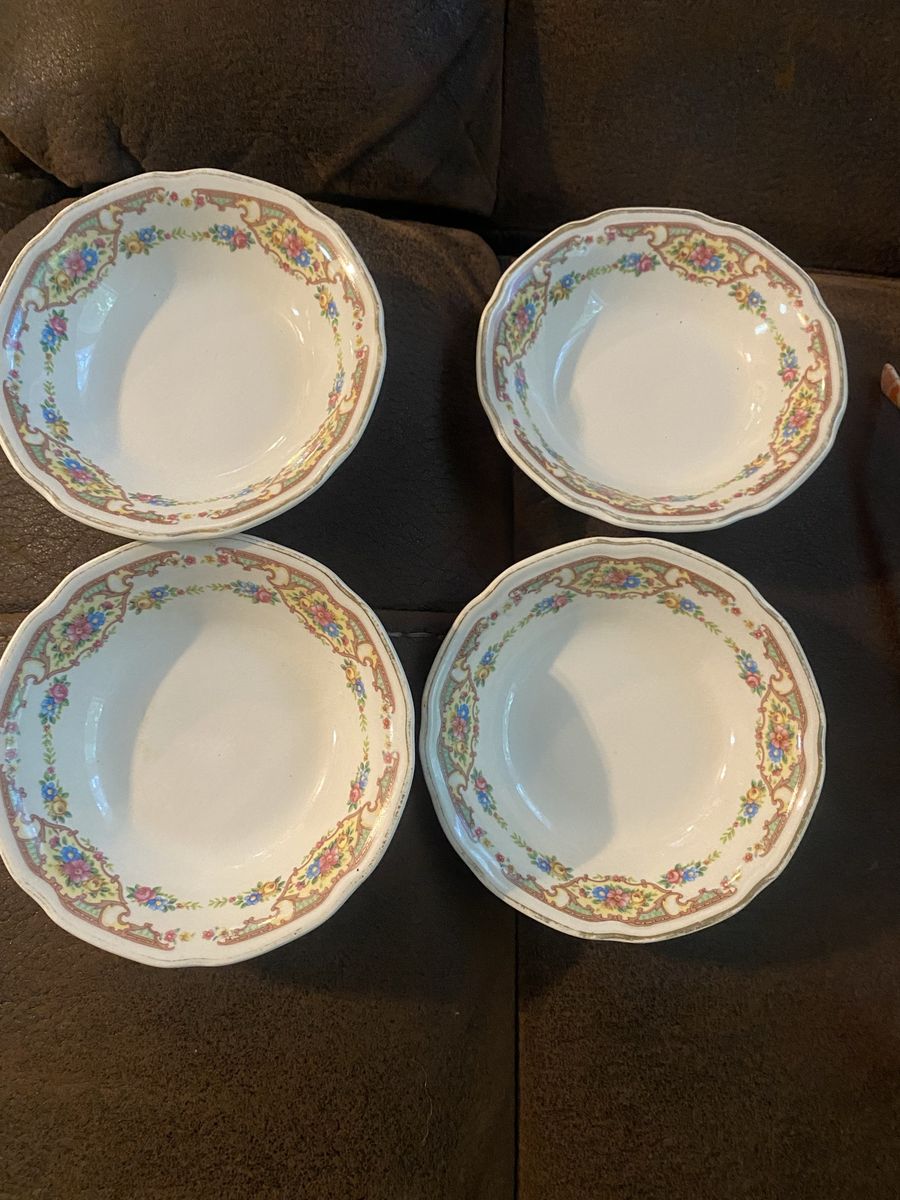Set of 4 Vintage Floral Scalloped Rim Dessert Bowls
