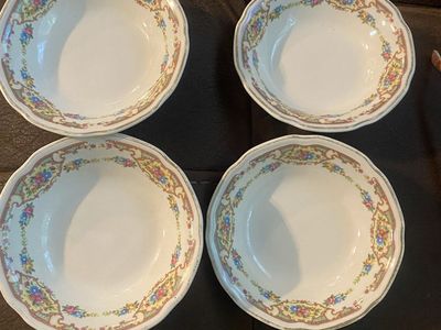 Set of 4 Vintage Floral Scalloped Rim Dessert Bowls