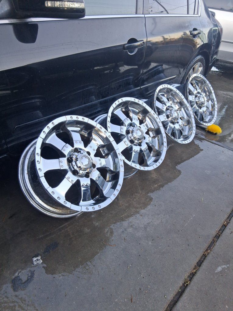 ultra motorsports 18x9.0 Chrome Truck Wheels 6 lugs (Set of 4)