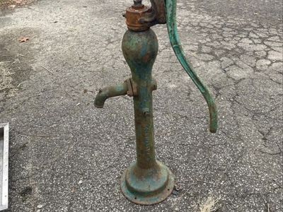 Vintage Antique Columbiana Pump Co Cast Iron Hand Water Well Pump