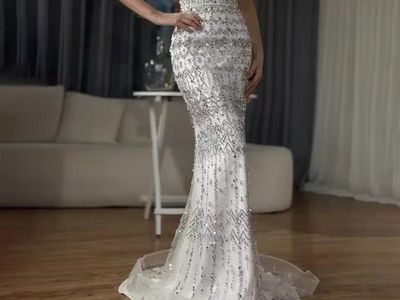 Mermaid Gown, never worn, with Detachable Sleeves - Size 4