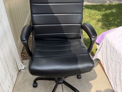 Black Faux Leather Executive Office Chair - Swivel Desk Chair with Armrests