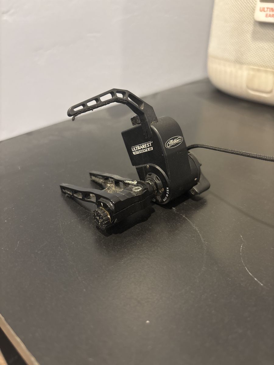 Mathews QAD Ultrarest integrated MX arrow rest.