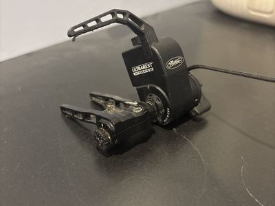 Mathews QAD Ultrarest integrated MX arrow rest.