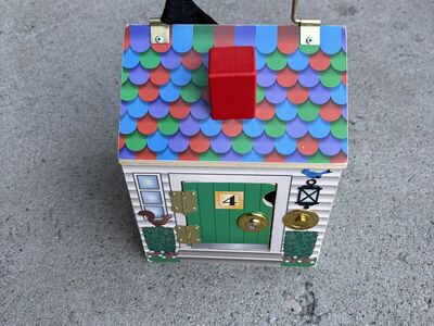 Melissa & Doug wooden doorbell house $10 cash/Venmo in Draper