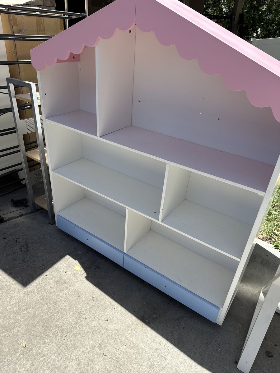 Dollhouse/bookshelf