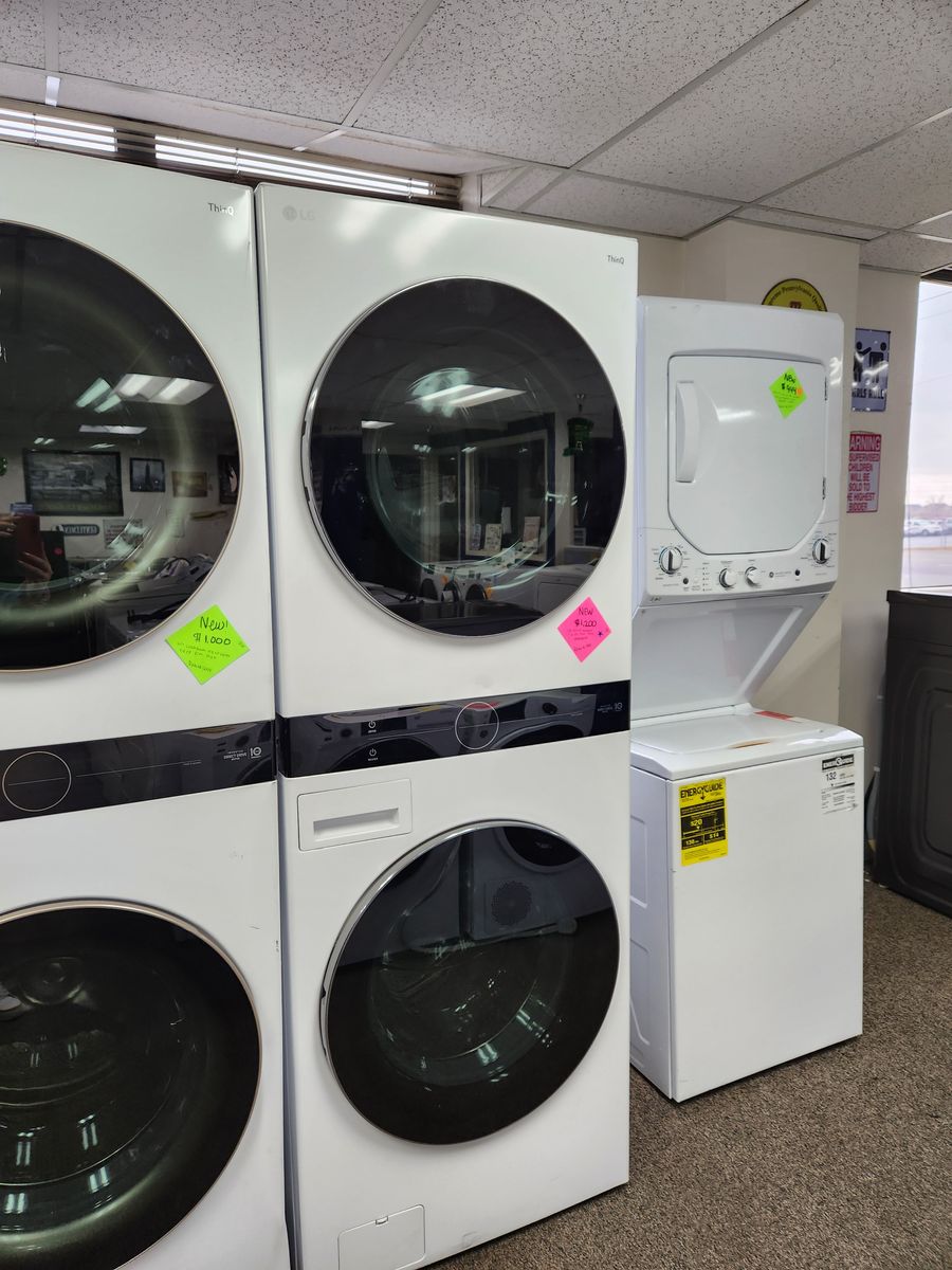 BRAND NEW! LG THINQ WASHER AND GAS DRYER WASHTOWER!