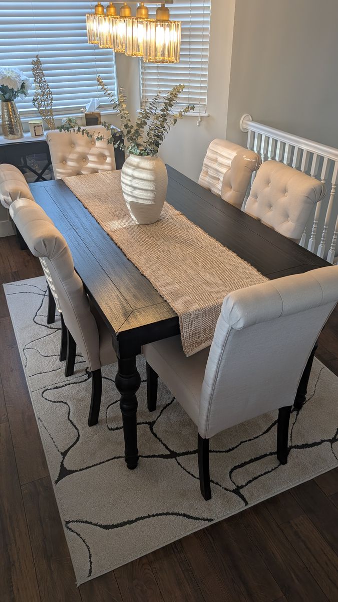 Brookwood Hardwood 6-person dining set (carpet included)