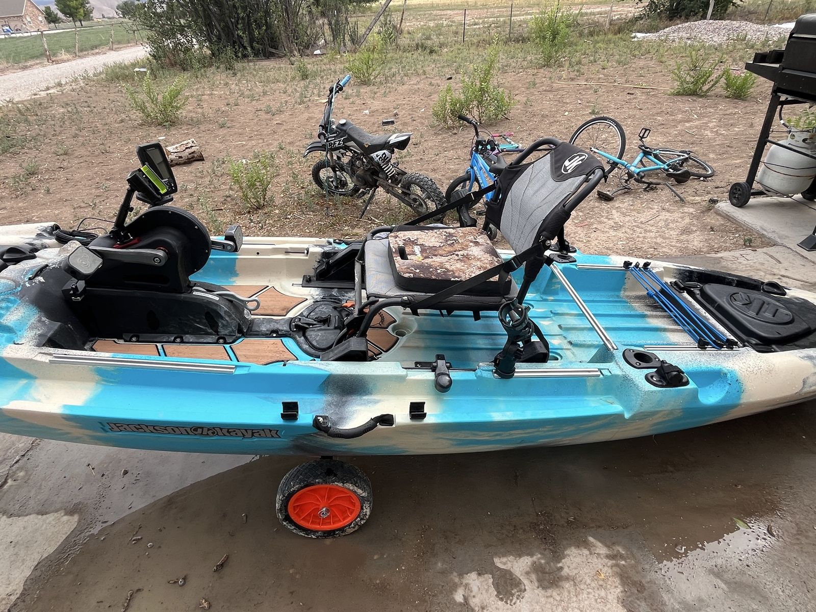 Jackson Big Rig Fishing Kayak w/ Garmin Fishfinder and Kayak cart. 