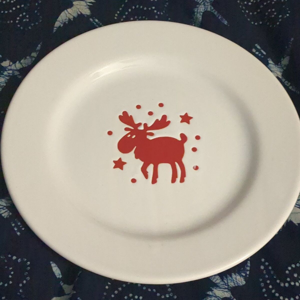 red moose white plate