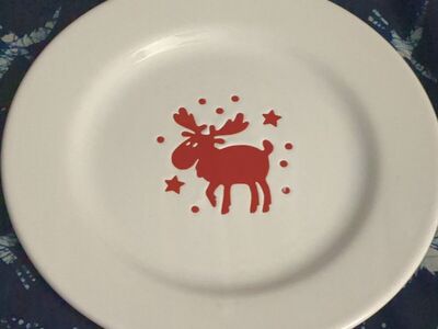 red moose white plate