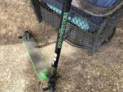 Mongoose Stunt Kick Scooter - Black & Green with Axle Pegs