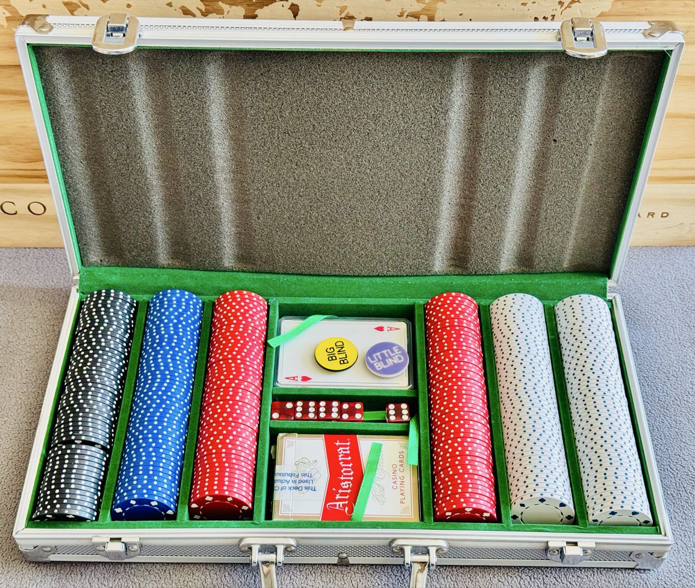 casino-style poker chip set aluminum carrying case