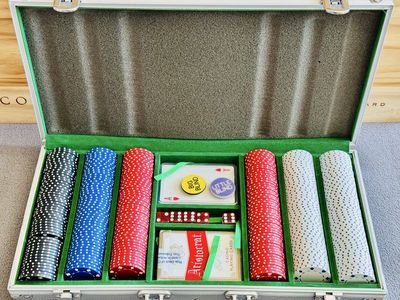 casino-style poker chip set aluminum carrying case