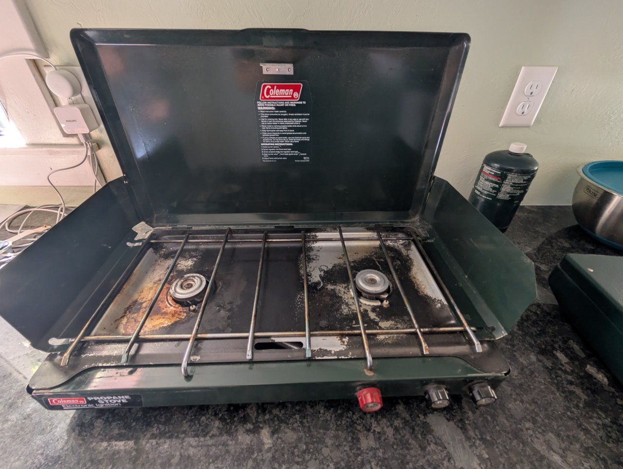 Coleman 5435-700 2-Burner Propane Camping Stove - Portable Outdoor Stove. Missing regulator