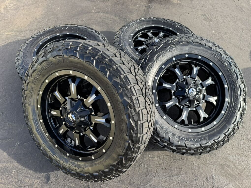 20 Fuel Krank 8 Lug 8x6.5 35x11.50R20 Nitto A/T