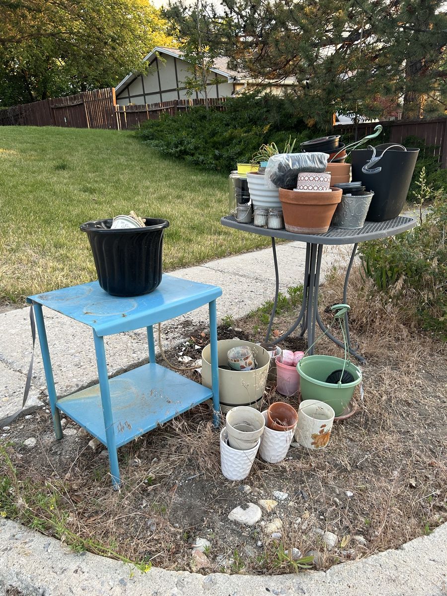 Free Plant Pots and Tables