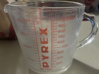 Vintage Pyrex 1 Liter Glass Measuring Cup with Red Metric Markings