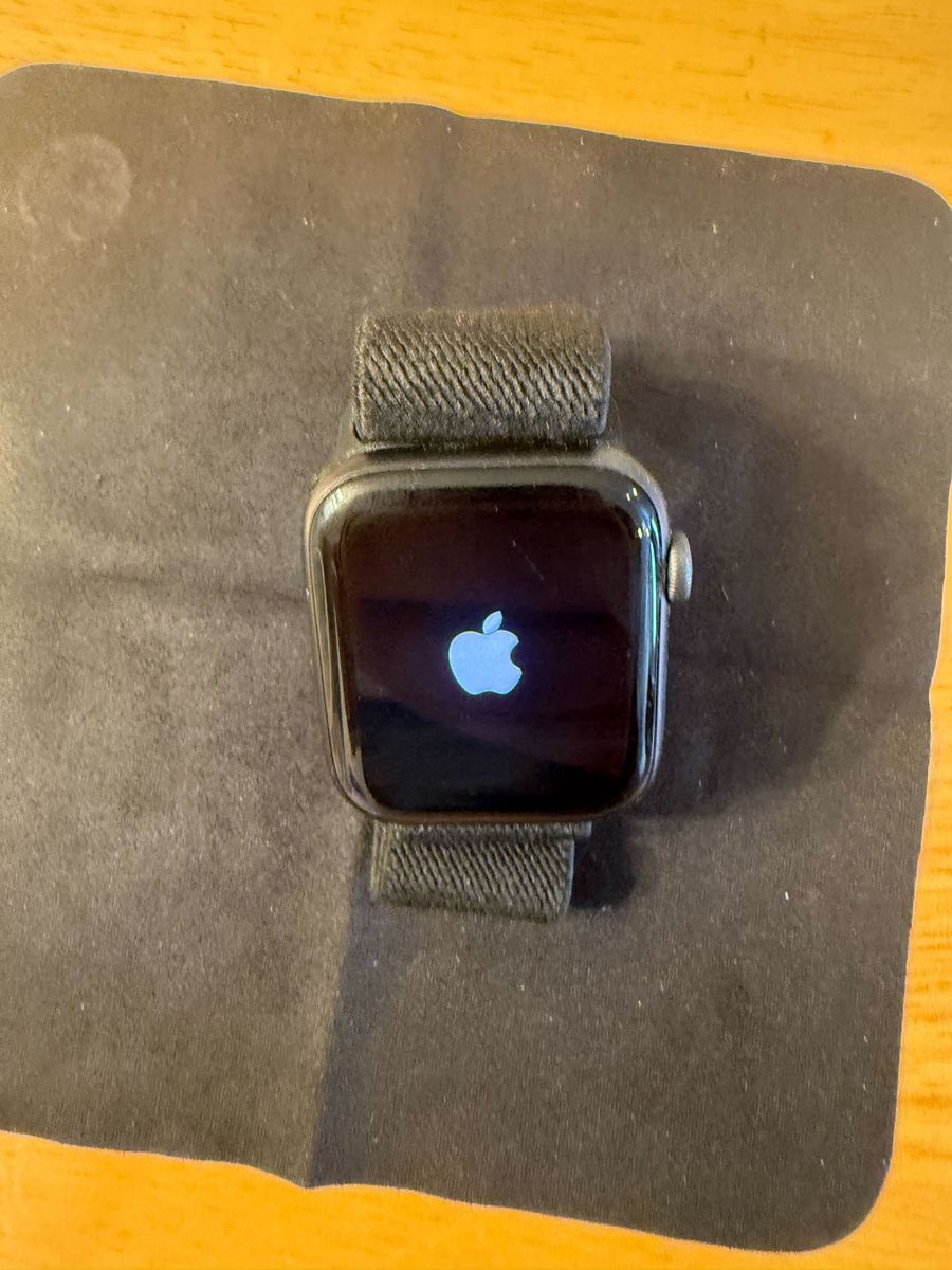 Apple Watch SE (2nd Gen) (GPS, 44mm) - Midnight Aluminum Case