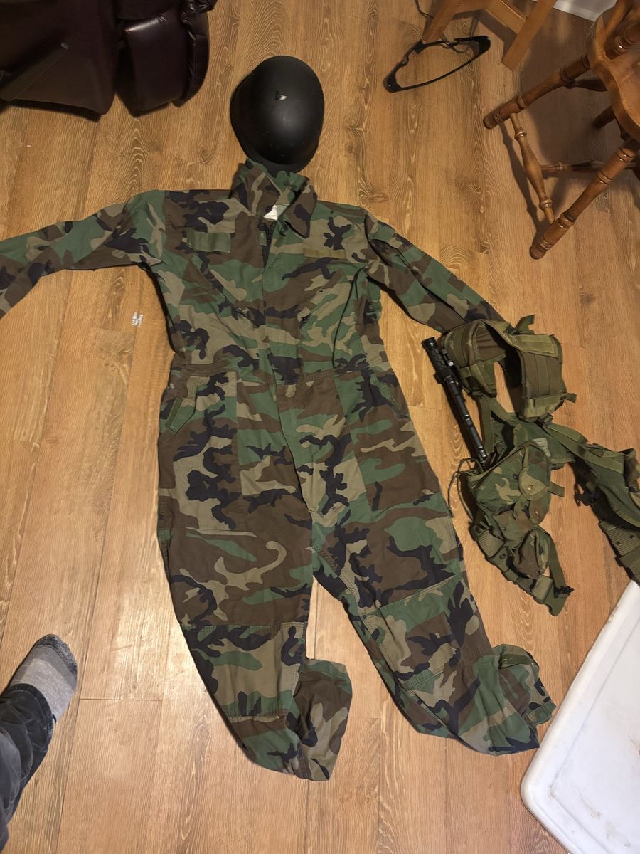 Woodland Camo Jumpsuit Tactical Gear Airsoft Set