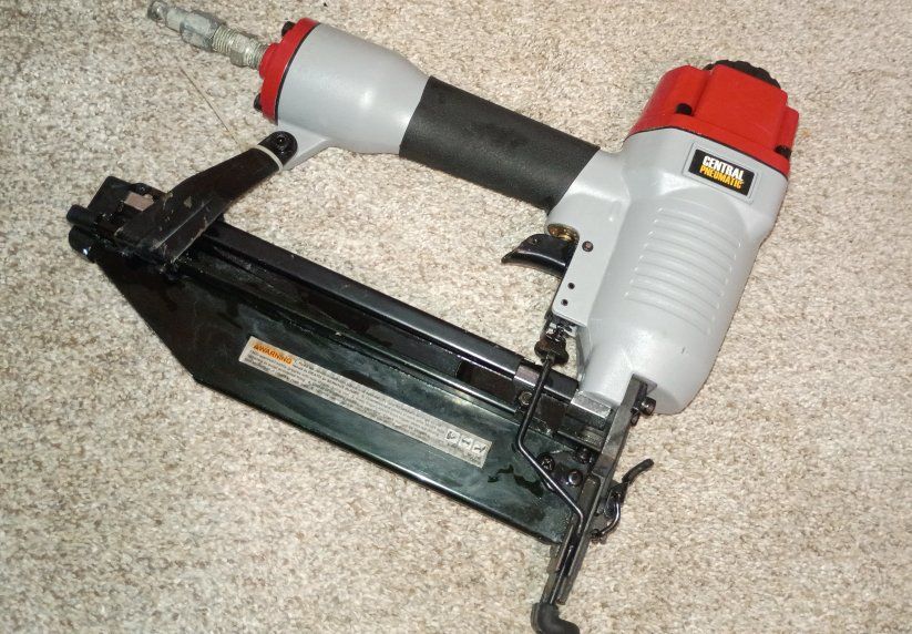 Central pneumatic finish nailer 