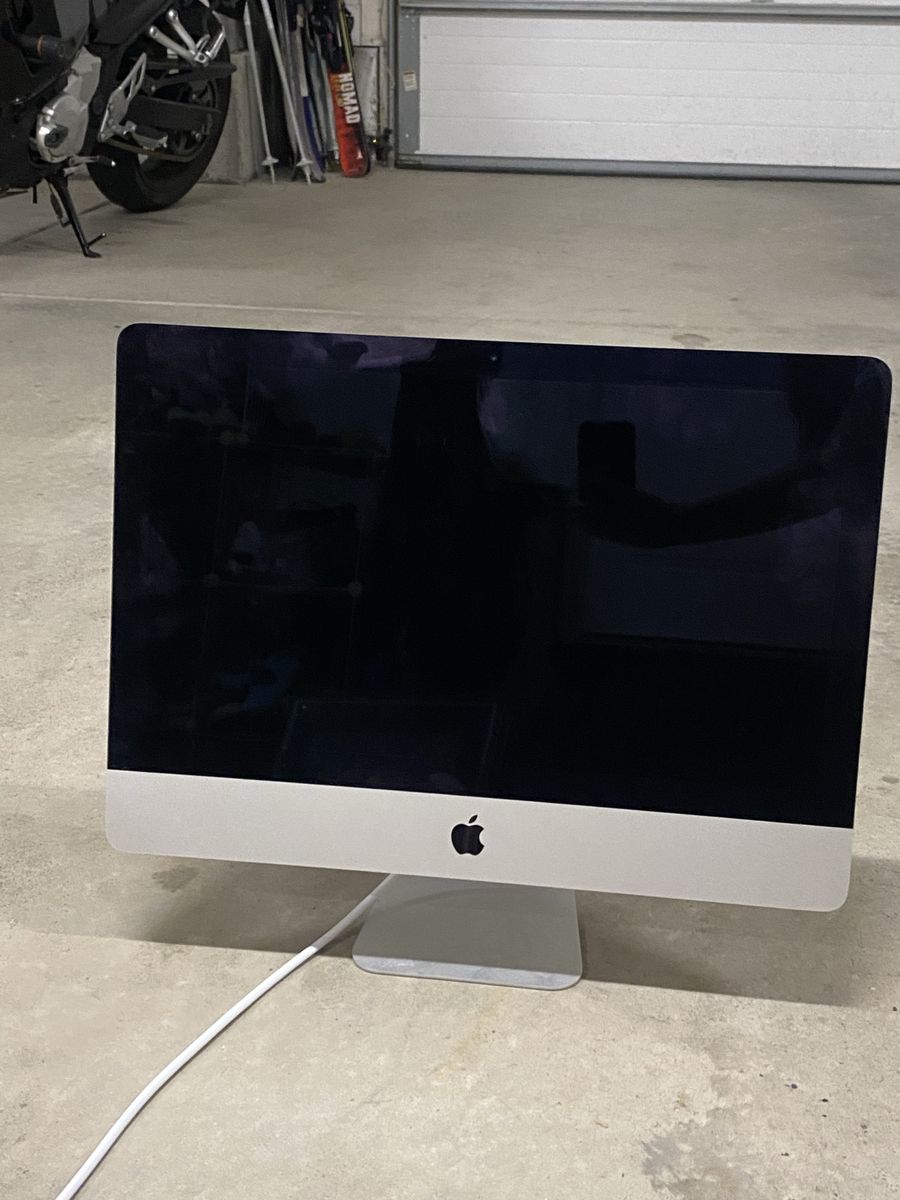 Apple iMac Desktop Computer - 21.5 inch All-in-One computer