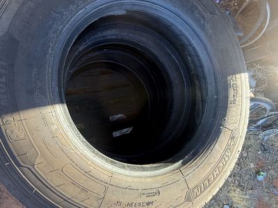 Michelin 275/70 R22.5.