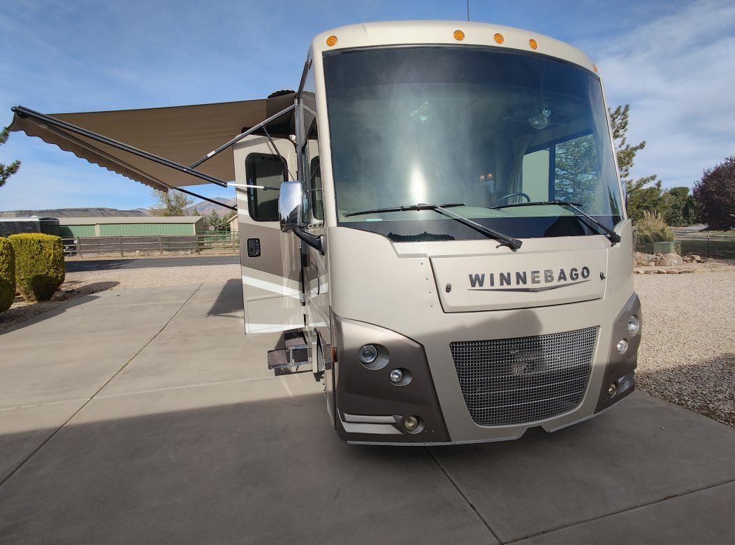 2016 Winnebago Vista LX 27N