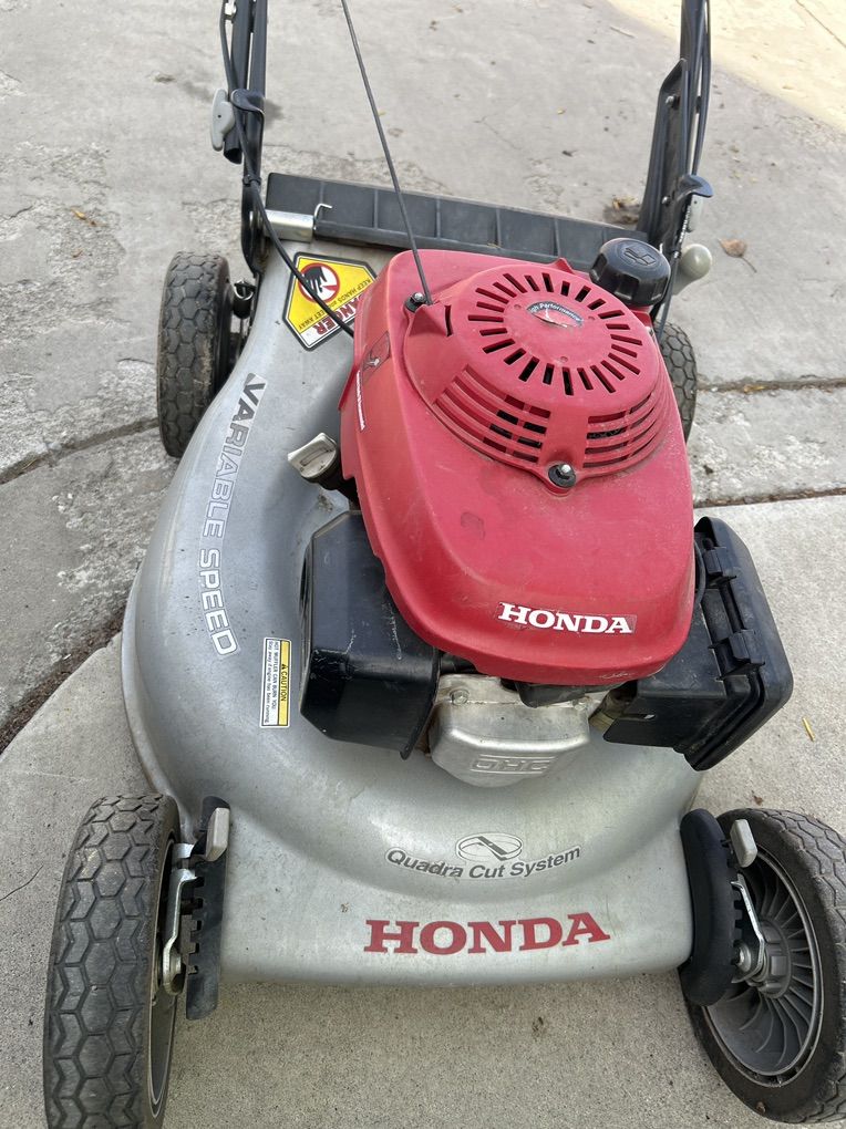 Honda 22 Inch 7 HP Quadra Cut Mower