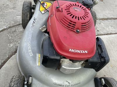 Honda 22 Inch 7 HP Quadra Cut Mower