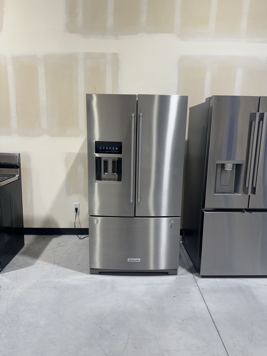 Scratch and dent/ customer return- KRFF577KPS- KitchenAid - 36 in. Wide 26.8 cu. ft. Standard-Depth French Door Refrigerator