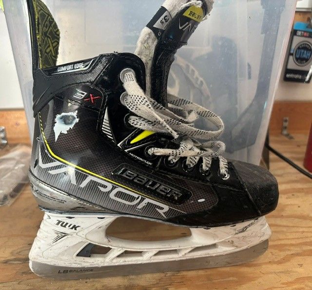 Bauer Vapor youth hockey skates