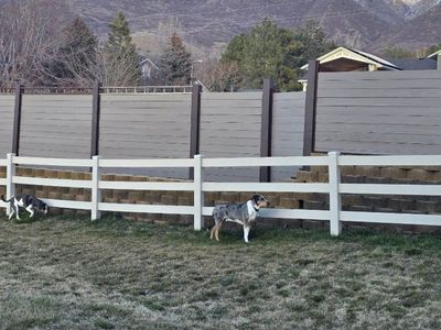 Vinyl Ranch Rail Fence – 27 Rails (16’) ~150 ft