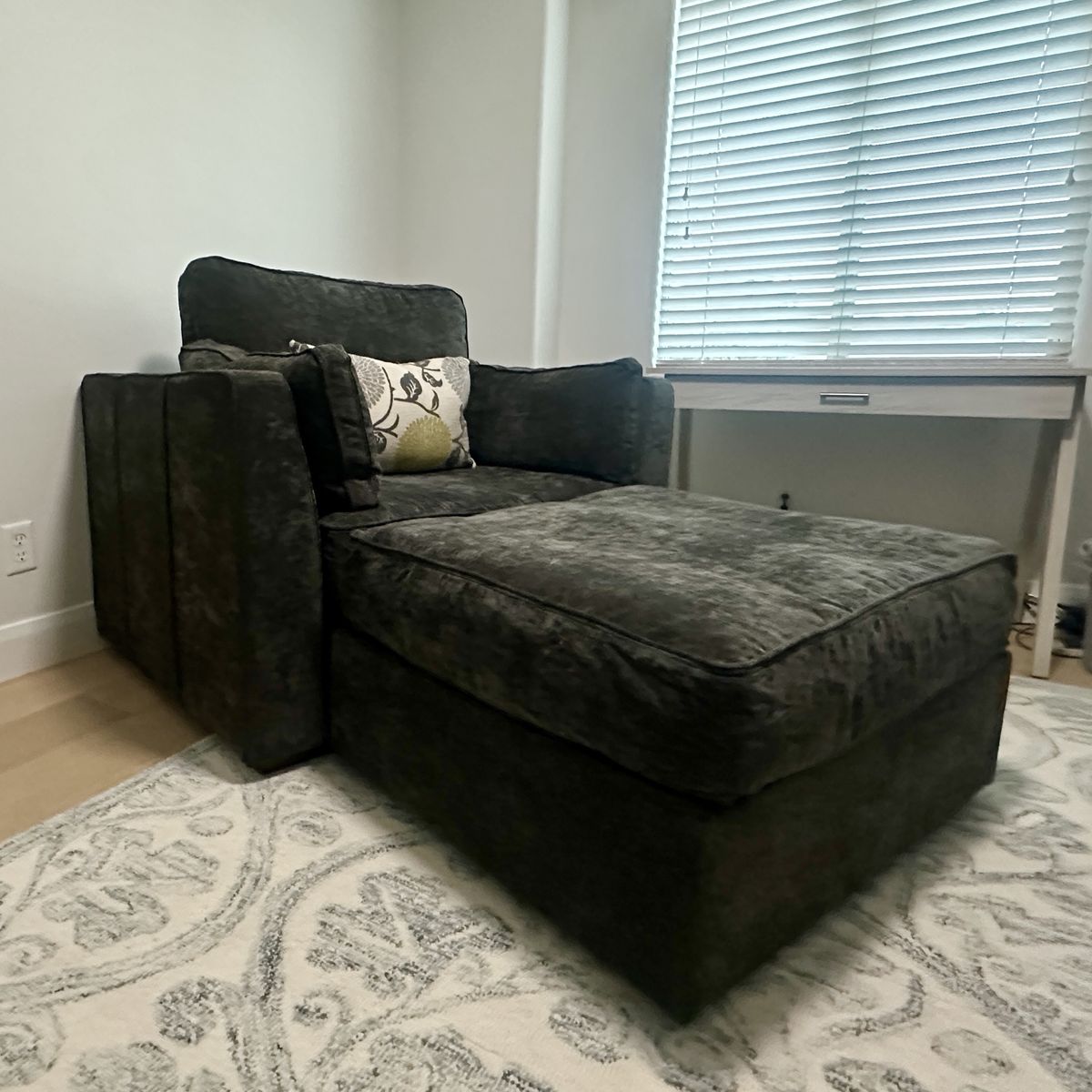 Main image 6