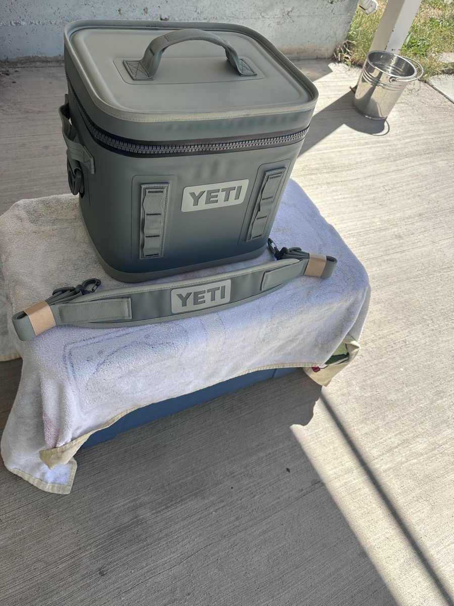Yeti hopper flip 12
