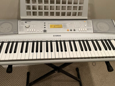 Yamaha Digital Piano YPT-300