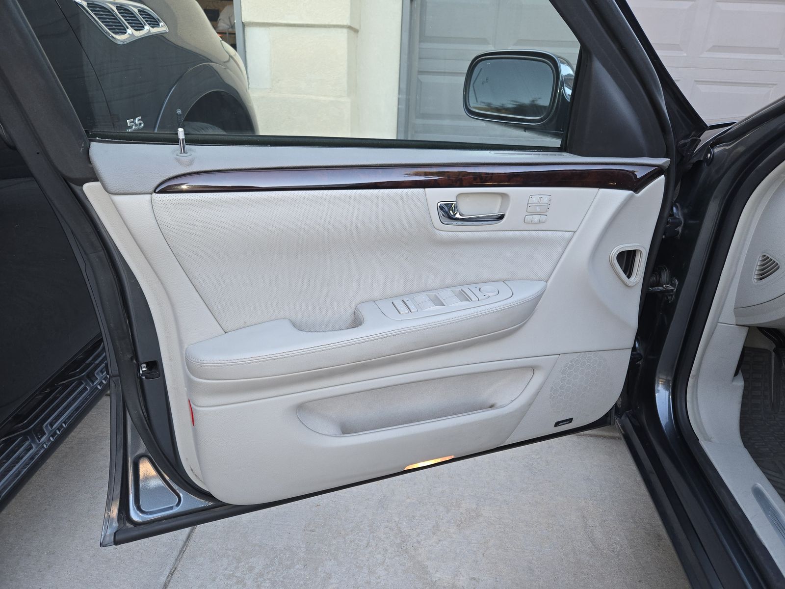 Main image 4