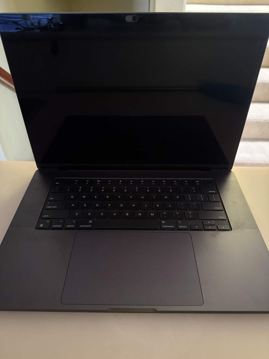Apple MacBook Pro 2024 16 Inch M4 Max 16-Core 2TB 64GB RAM GPU 40C