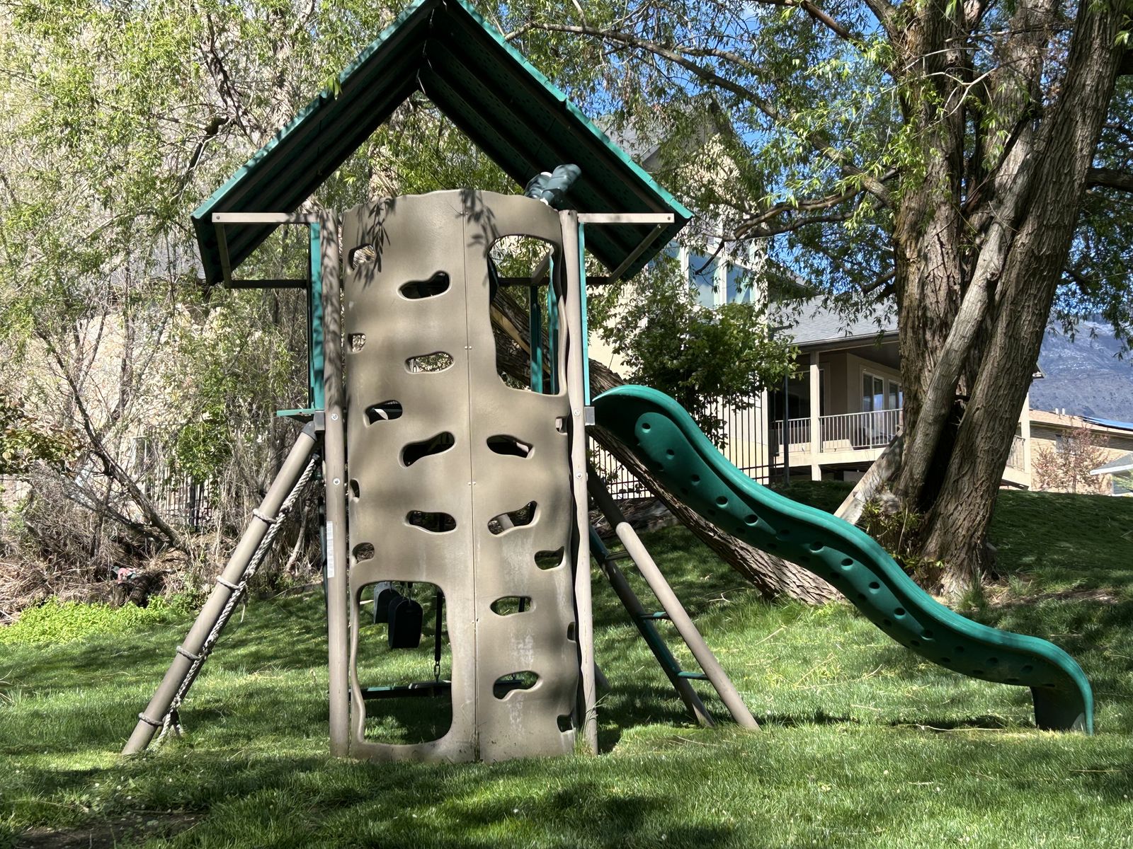 Lifetime big stuff swing set