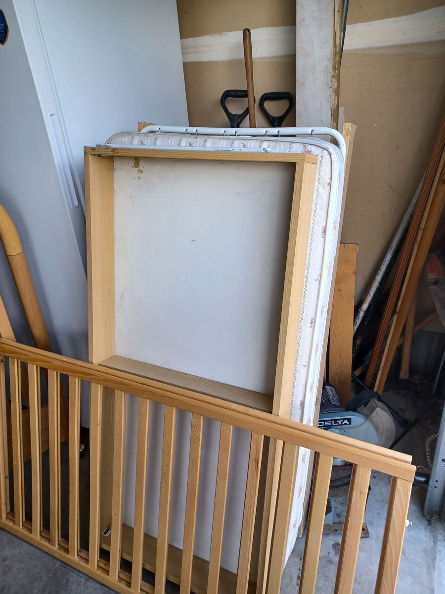 Pali Crib & Mattress