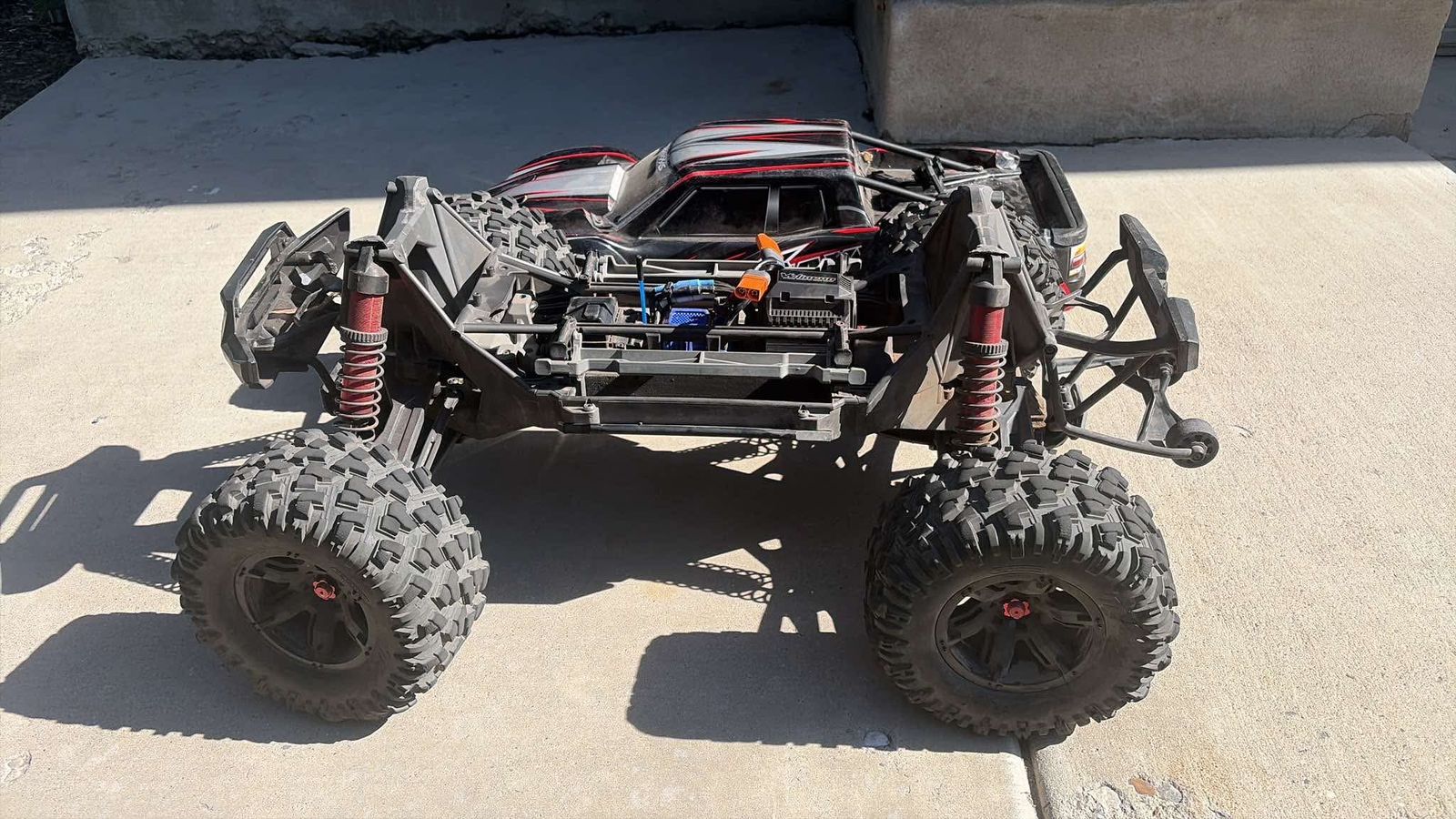 Traxxas Xmaxx 8S 1/5 Scale 4X4 Monster Truck