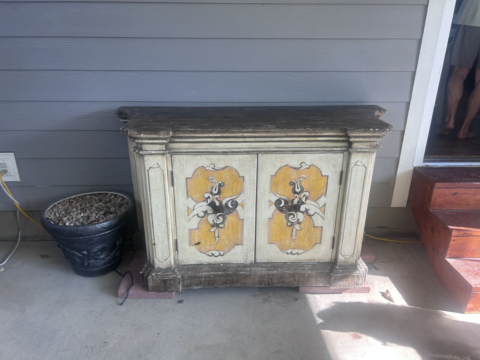 Breakfast buffet/hutch