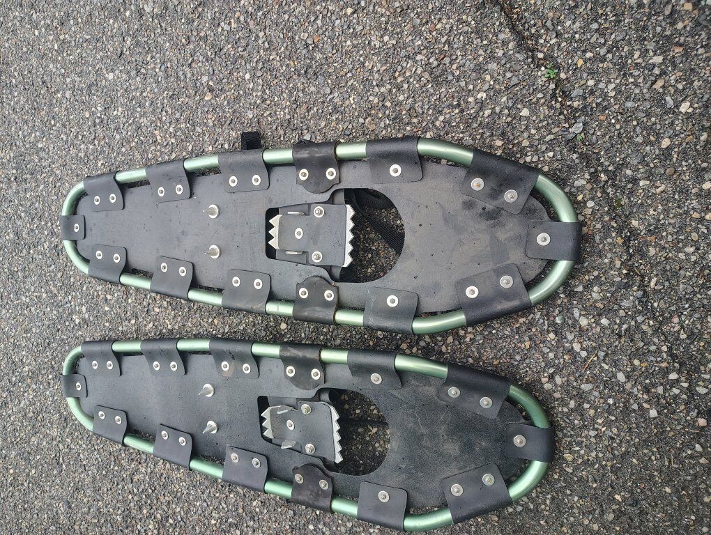 Cabela's snowshoes XXL 36" LONG, 10" WIDE