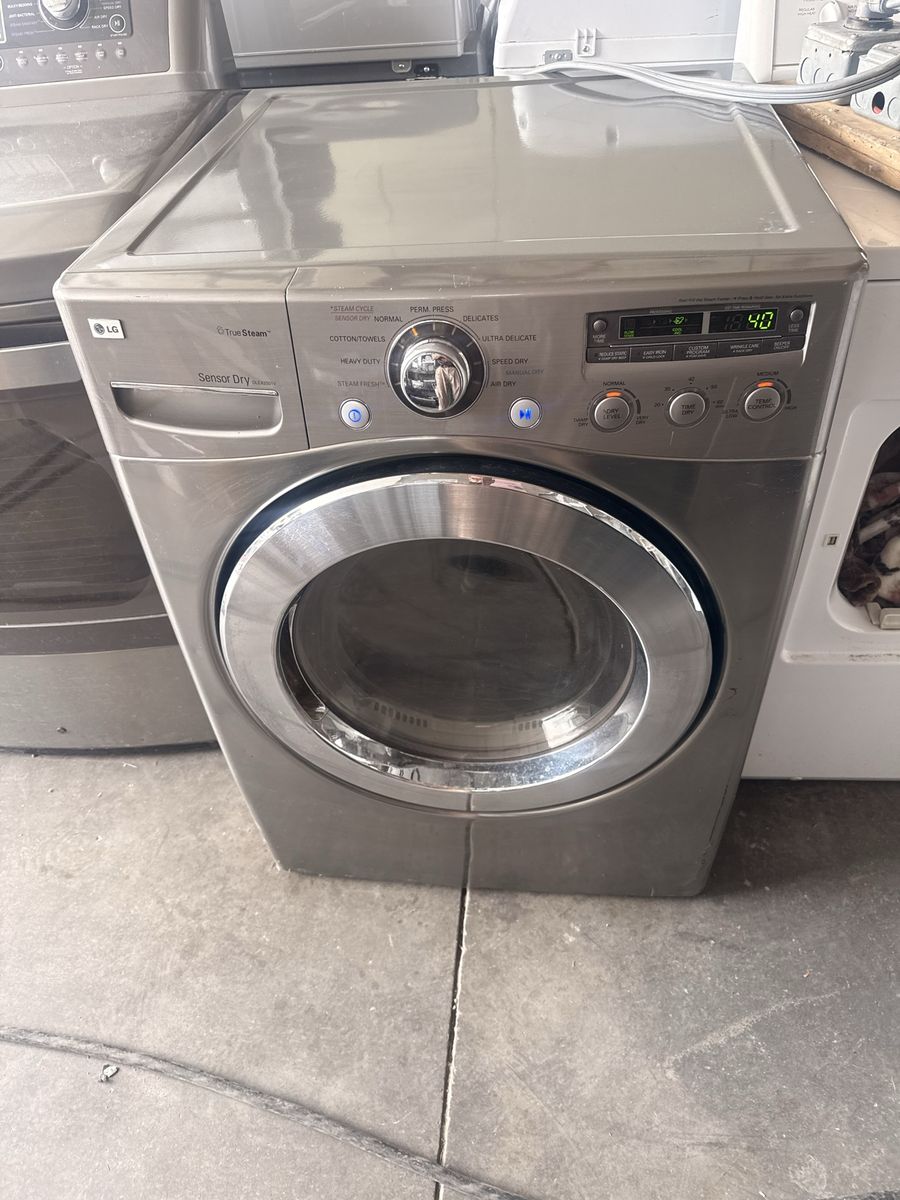 LG TrueSteam Sensor Dry Front Load Dryer in Stainless Steel