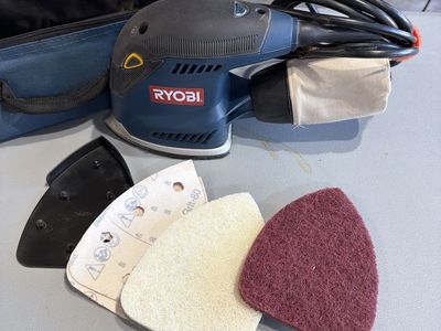 Ryobi Detail Sander with Storage Bag and Sanding Pads